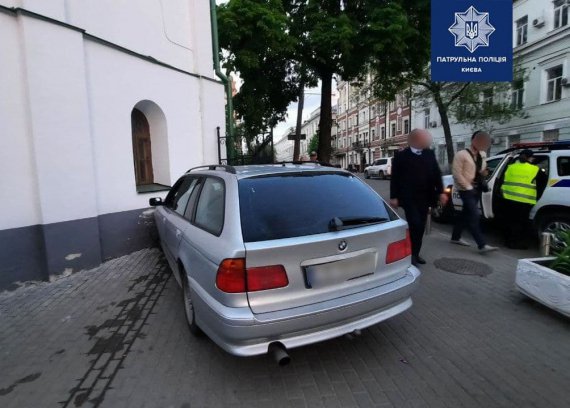 ДТП произошло на улице Константиновской, 6/8, возле станции метро "Контрактовая площадь" 13 мая