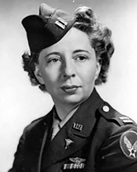 Во время Второй мировой войны Черч служила медсестрой на медицинском самолете