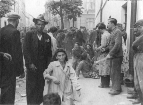Евреев направляют в львовское гетто, 1941 год