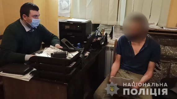 В Одесі задушили  й пограбували 60-річного чоловіка.  Підозрювані -  чоловік і жінка, з якими познайомився в парку