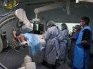 13 травня у Центрі дитячої кардіології та кардіохірургії провели стентування коронарної артерії серця 72-річному киянину. Українських хірургів консультував один із засновників цього методу  - П'єр Левіс. 
