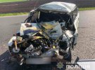 На Харківщині зіткнулися  ВАЗ влетів у вантажівку ремонтників.   54-річний водій легковика та його 48-річна пасажирка загинули на місці