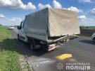 На Харківщині зіткнулися  ВАЗ влетів у вантажівку ремонтників.   54-річний водій легковика та його 48-річна пасажирка загинули на місці