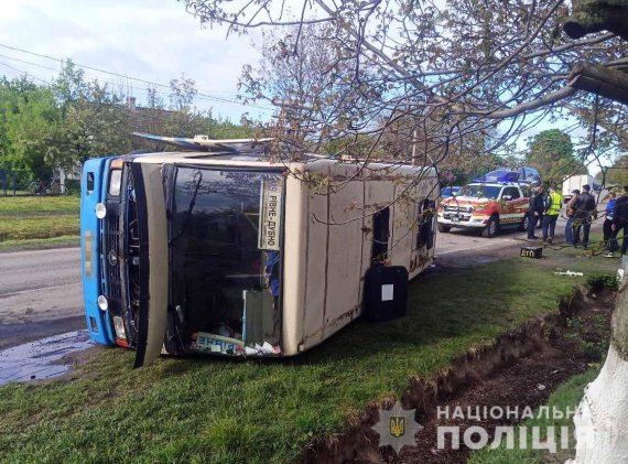 На Ровенщине перевернулся рейсовый автобус сообщением Дубно-Ровно. Четверо пассажиров попали в больницу