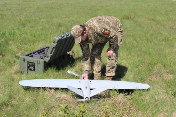 В соответствии с приказом Минобороны №114 от 11 мая 2021 г. на вооружение Вооруженных Сил Украины принят беспилотный разведывательный летательный аппарат ''Лелека-100''