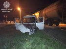 Во Львовской области столкнулись два бусы, легковой автомобиль и локомотив. Пьяный водитель заявил, что это не он сделал и начал потасовку с полицией