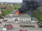 В Черновицкой области вспыхнул крупный пожар в помещении шиномонтажа