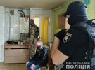 У Чернігові   викрили групу зловмисників, яка створила  так званий  "реабілітаційний  центр із ідеологічним одужанням". Пацієнтів там  били й принижували. Тих, хто хворів, - лікували наркотиками