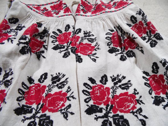 Полтавская "брокаровская" вышивка на праздничной рубашке