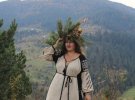З дитинства Марина Максимів (сценічне ім’я Доцька) на кожне свято чи до церкви обов’язково вдягала вишиванку. Зараз у гардеробі співачки їх близько 30.