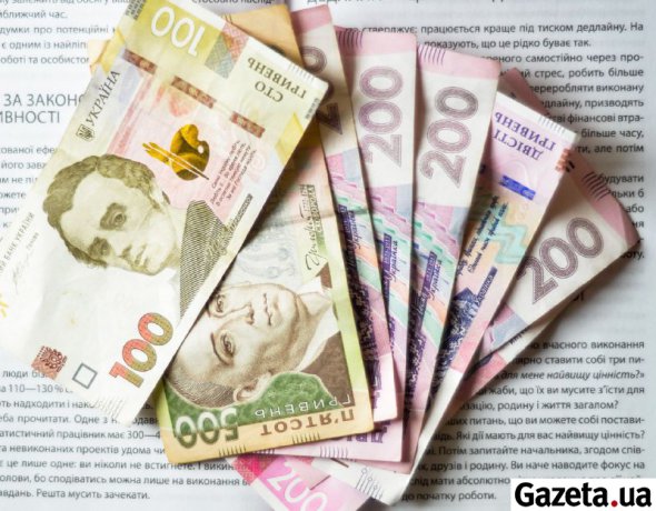 Продажі одягу і взуття в Україні впали на 56%. Фото: Олена Луценко