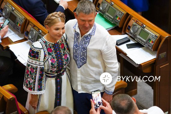 Юлія Тимошенко з задоволенням позує з колегами