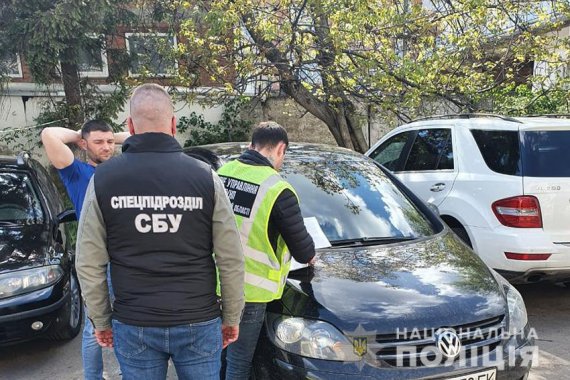 В Хмельницкой области задержали банду, которая отобрала у супругов автомобиль и требовала $ 10 тыс. несуществующего долга