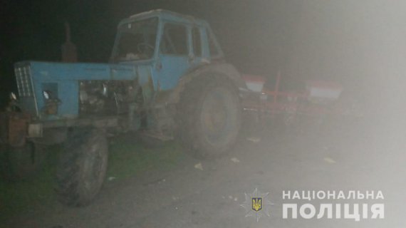 На Сумщине ВАЗ-2109 влетел в трактор с севалкой.  Двое погибших