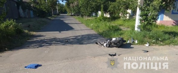 В Одесской области 13-летний на мопеде влетел в Volkswagen Passat. Сам погиб, его 7-летний пассажир - в реанимации