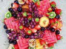 Закуски до столу: як апетитно скласти фрукти і ягоди