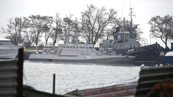 Катери "Бердянськ", "Нікополь" та буксир "Яни Капу" транспортували до Керчі. "Бердянськ" мав у рубці пробоїну від ракети. 