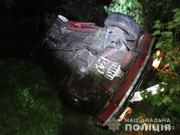 На Львовщине «Лада» перевернулась в кювет. Травмированы 17-летние пассажирки