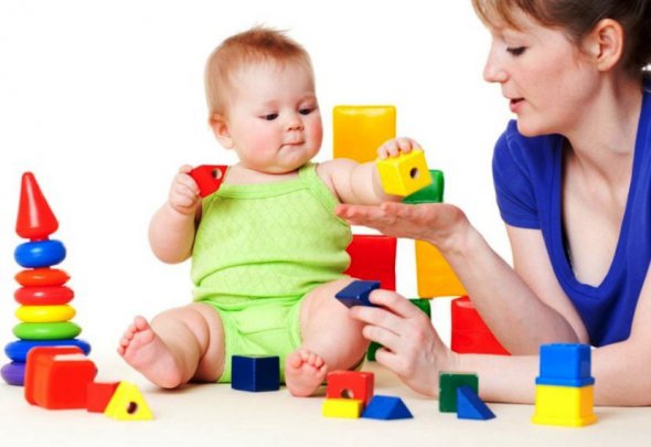 Особенно внимательно нужно выбирать игрушки для лета, так как при нагревании из них могут испаряться вредные вещества