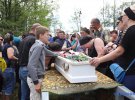 Два года тому назад 31 мая в  Переяславе на Киевщине 5-летний Кирилл Тлявов получил пулю в голову. Через  трое суток умер в столичной больнице. Подозреваемых по делу четверо. Двое из них - бывшие полицейские