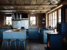 Интерьер кухни 2021: стиль шале добавляет уюта и комфорта