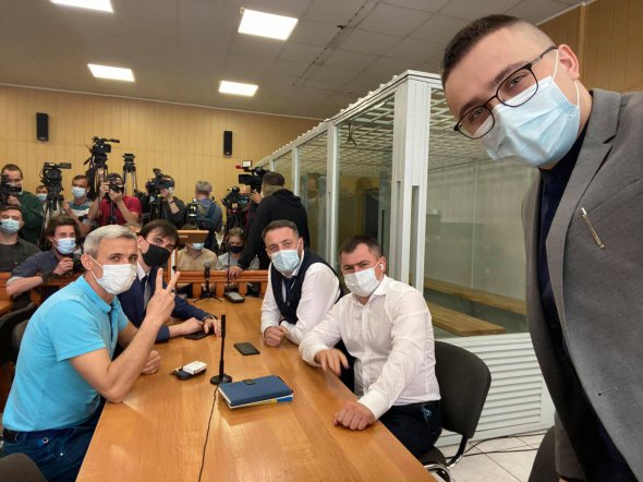 Активістам Сергію Стерненку й Руслану Демчуку скасували вироки. У лютому їх засудили на 7,3 роки з конфіскацією частини майна