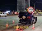В Киеве столкнулись легковушки Fiat и Renault службы такси. Последняя от удара перевернулась