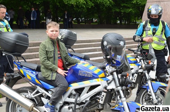 У Львові поліцейські, рятувальники та прикордонники влаштували для дітей свято