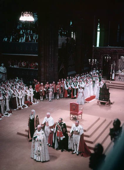 68 лет назад на британский престол короновали 27-летнюю Елизавету II Виндзор. Церемония стала первой крупной событием в Великобритании после окончания Второй мировой войны.