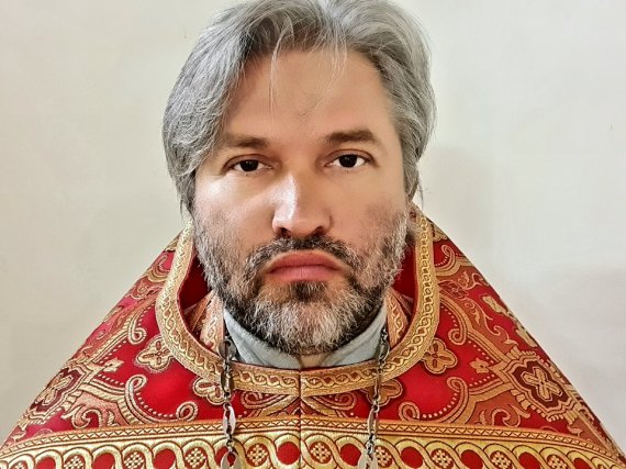 Священник Олександр Дедюхін - депутат міської ради та український блогер