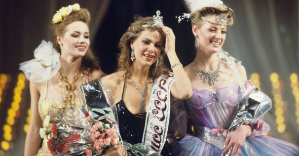 «Мисс СССР -1989» стала московская школьница 17-летняя Юлия Суханова
