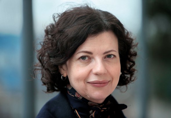 Олеся ОСТРОВСЬКА-ЛЮТА, 42 роки, культурологиня. Народилася 5 серпня 1978-го у Львові. Батько був інженером-управлінцем, мати – викладачкою в технікумі. Закінчила Києво-Могилянську академію за спеціальністю ”культурологія”. Працювала офіс-менеджером Міжнародного фонду ”Відродження”, помічником директора благодійного фонду ”Центр сучасного мистецтва”. У 2010–2014 роках очолювала його правління. Була керівником проєктів і програм благодійного фонду Ріната Ахметова ”Розвиток України”. Після Майдану 2014-го стала першою заступницею міністра культури Євгена Нищука. Директорка Національного культурно-мистецького та музейного комплексу ”Мистецький Арсенал”. У шлюбі. З чоловіком філософом і письменником 48-річним Тарасом Лютим виховують доньку 15-річну Соломію. Цінує романи Томаса Манна й Федора Достоєвського. Останнім часом зацікавилася книжками Тоні Джадта.  Захоплюється творчістю англійського живописця Вільяма Тернера. Живе в Києві