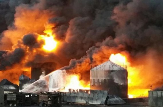 Под Киевом 8 суток горела нефтебаза