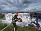 Поблизу Курахово на Донеччині водій вантажівки зі стисненим киснем не впорався з керуванням