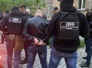 В Одессе разоблачили двух сотрудников полиции охраны, которые наладили деятельность борделя. Среди задержанных также 30-летние организатор бизнеса и администратор
