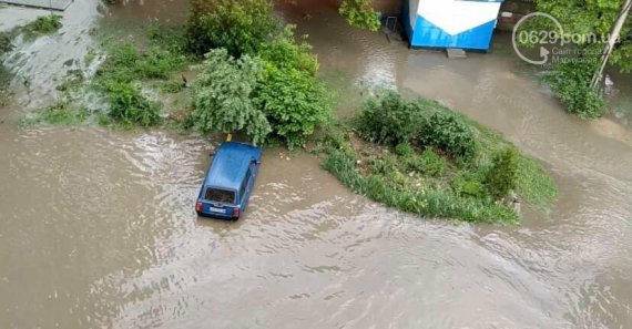 Маріуполь опинився затопленим внаслідок потужних злив