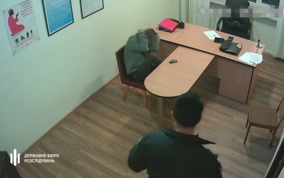 Поліцейському, який у січні знущався з юнаків на Житомирщині, повідомили про підозру за новим фактом катування