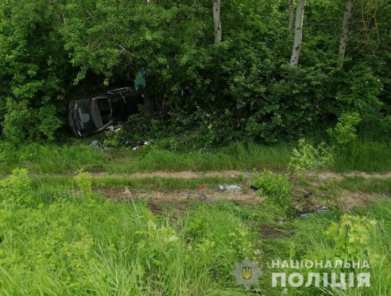 На Житомирщині розбився мікроавтобус Volkswagen Т4, в якому їхав капелан із родиною з Дніпропетровщини