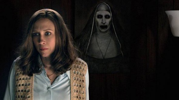 В американському фільмі “Закляття 3: За велінням диявола” Віра Фарміга грає дослідницю паранормальних явищ та провидицю Лотарингію Уоррен. 