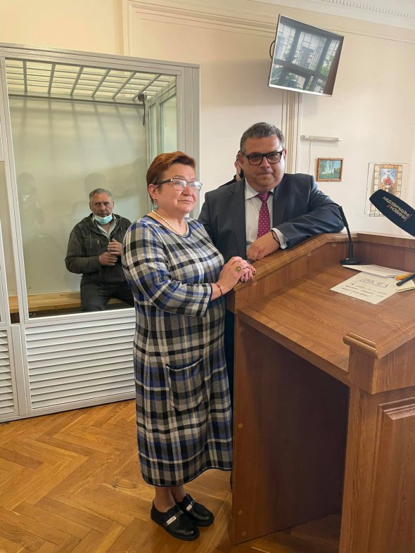 Адвокати Ігор Черезов та Марина Шолодько  (на фото) захищають підозрюваного у розстрілі сімох людей Анатолія Захаренка. Переконані, умислу на вбивство він не мав