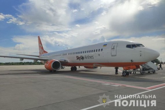 У "Борисполі" в літаку шукали вибухівку