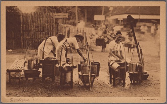 Продавцы мороженого на острове Ява, Индонезия. 1910 год