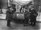 Продавец мороженого в Лондоне. 1912 год