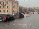 Вулиці Рима затопило внаслідок зливи.