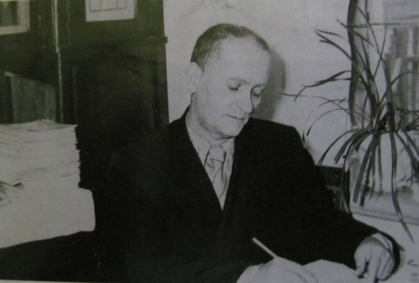 Игнат Танцюра работал учителем Клебанский средней школы Тульчинского района Винницкой области. С 1944 года преподавал язык и литературу в школе № 4 города Гайсин.