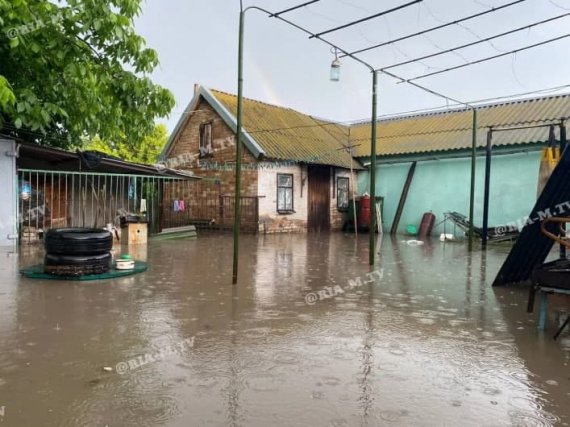 В Мелитополе затопило дома разрушило дороги