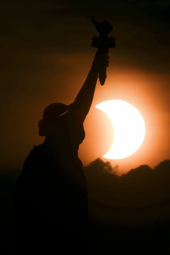 10 червня відбулось сонячне затемнення.