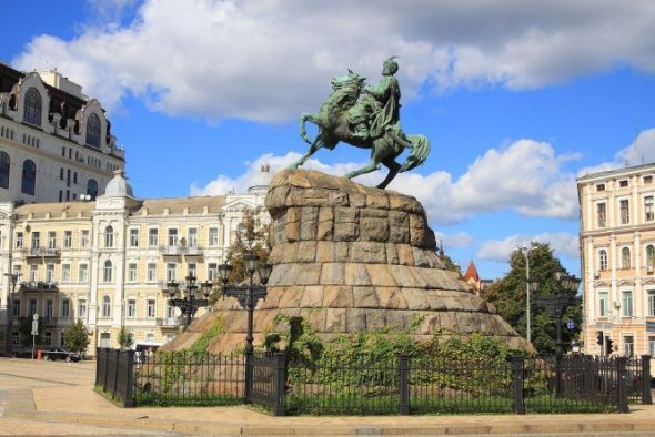 133 года назад установили памятник Богдану Хмельницкому