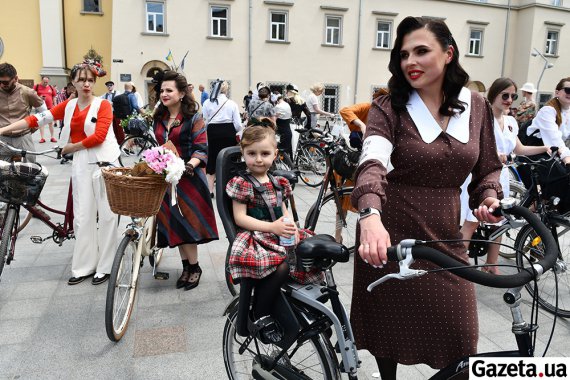 У Львові вібувся сьомий ретро-велопроменад "Батяри на роверах"