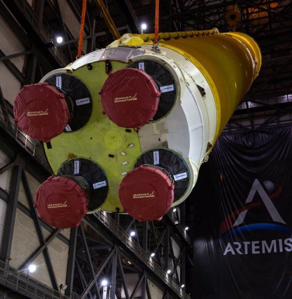 NASA собрало суперракету для путешествия человека на Луну